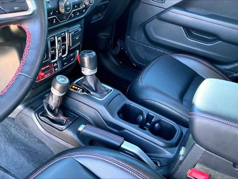 Used 2020 Jeep Gladiator Rubicon AWD/4WD image 16