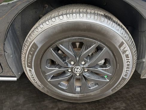 Used 2021 Toyota Sienna LE image 37