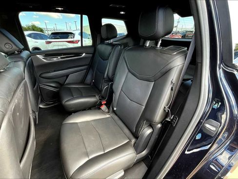 Used 2021 Cadillac XT6 Premium Luxury image 39