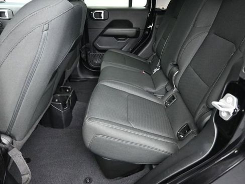 Used 2021 Jeep Gladiator Overland w/ Cold Weather Group image 21