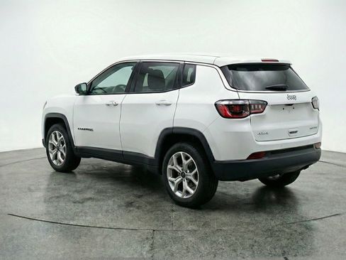 Used 2025 Jeep Compass Latitude AWD/4WD image 6
