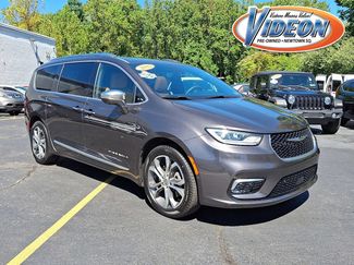 Certified 2022 Chrysler Pacifica Pinnacle image 1