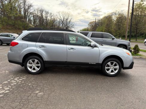 Used 2013 Subaru Outback 2.5i Premium w/ Popular Pkg 1A AWD/4WD image 4