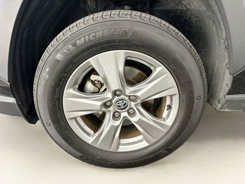 Used 2025 Toyota RAV4 XLE AWD/4WD image 35