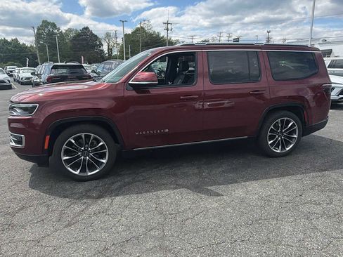 Used 2022 Jeep Wagoneer Series III w/ Premium Group I AWD/4WD image 1