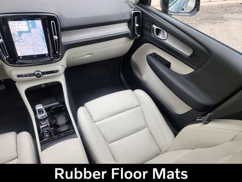 Certified 2023 Volvo XC40 B5 Ultimate w/ Protection Package Premier image 14