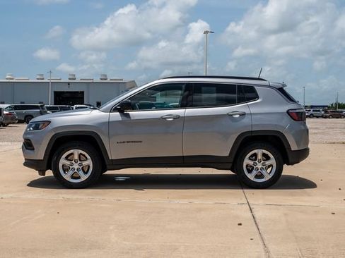 Used 2023 Jeep Compass Latitude AWD/4WD image 5