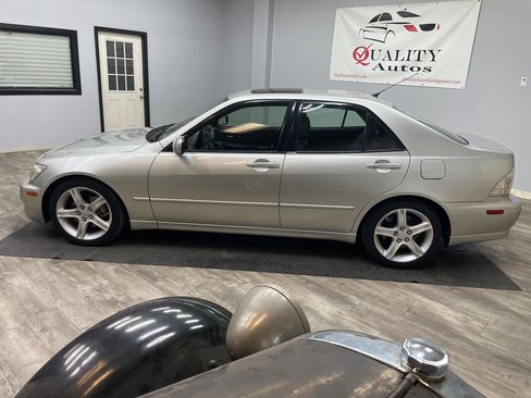 Used 2001 Lexus IS 300 image 7