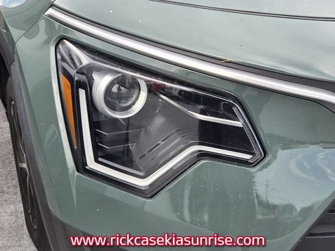 Used 2023 Kia Niro EX FWD image 5