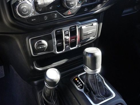 Used 2020 Jeep Gladiator Overland AWD/4WD image 43