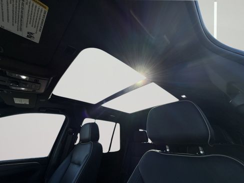 Used 2021 GMC Yukon SLT w/ SLT Premium Package image 29