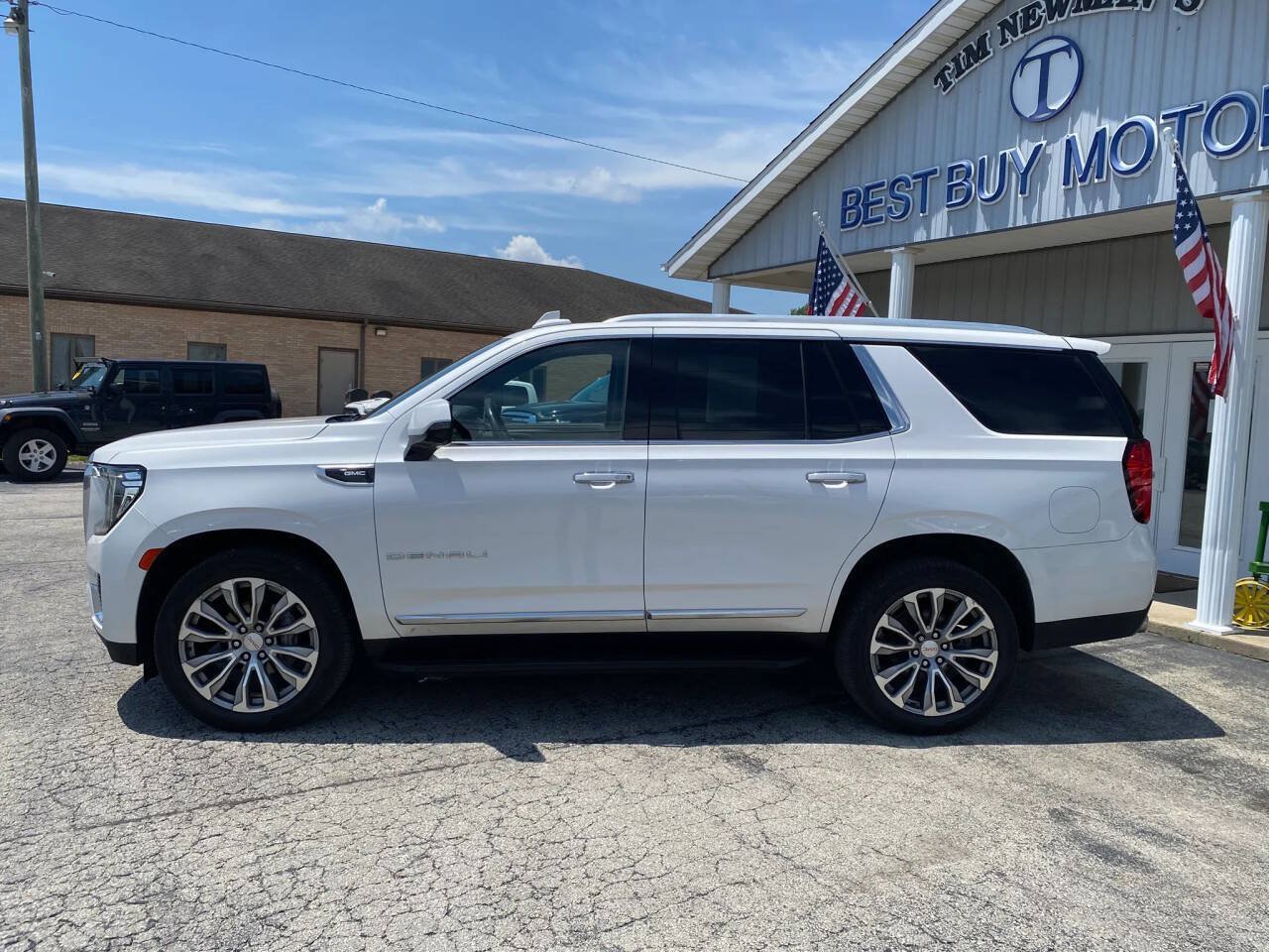 Used 2021 GMC Yukon Denali AWD/4WD image 2