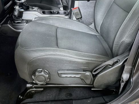 Used 2018 Jeep Wrangler Unlimited Sport S AWD/4WD image 19