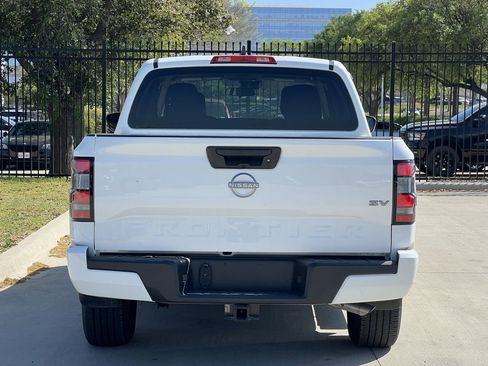 Certified 2024 Nissan Frontier SV w/ Tow Package image 5