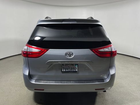 Used 2016 Toyota Sienna XLE FWD image 4