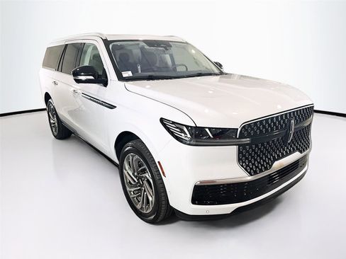 Used 2025 Lincoln Navigator L Reserve AWD/4WD image 34