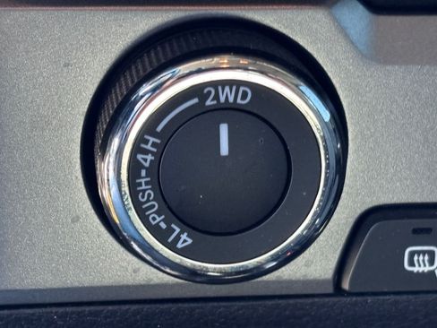 Used 2021 Toyota Tacoma SR5 AWD/4WD image 32