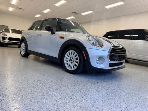 Used 2016 MINI Cooper 4-Door Hardtop FWD image 11
