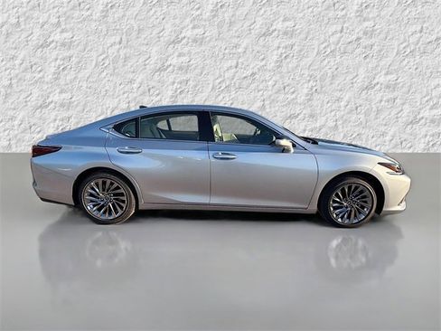 New 2025 Lexus ES 350 Ultra Luxury image 2