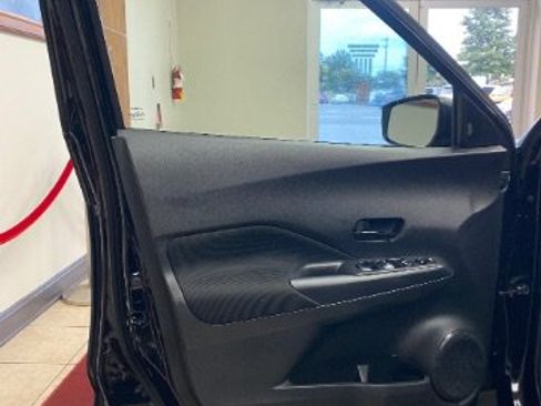 Used 2022 Nissan Kicks S FWD image 11