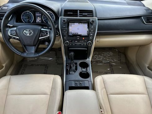 Used 2017 Toyota Camry XLE image 3