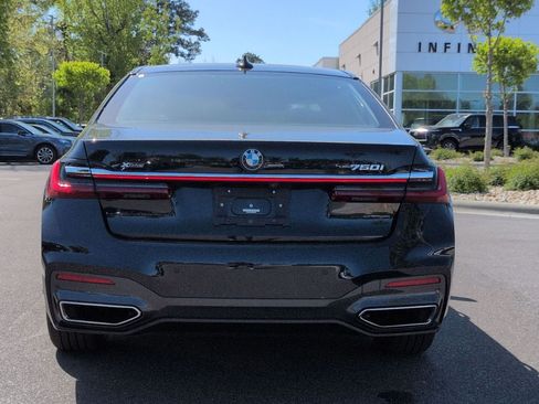 Used 2022 BMW 750i xDrive w/ M Sport Package AWD/4WD image 4