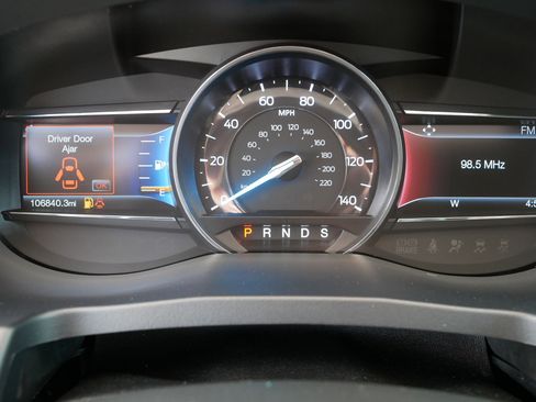 Used 2017 Ford Explorer XLT w/ Equipment Group 202A AWD/4WD image 21