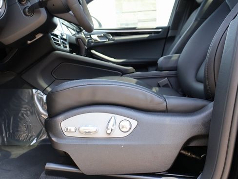 New 2025 Porsche Macan image 35