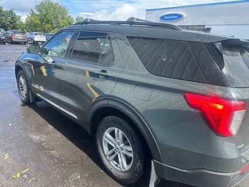 Used 2022 Ford Explorer XLT w/ Equipment Group 202A AWD/4WD image 5