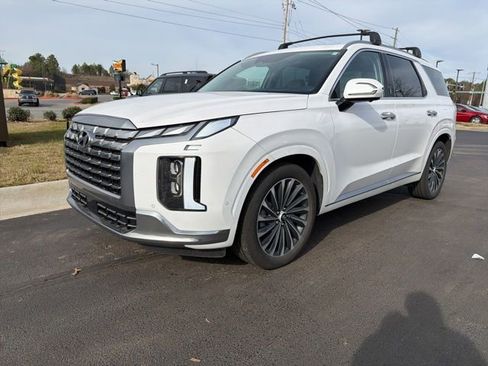 Used 2024 Hyundai Palisade Calligraphy image 3