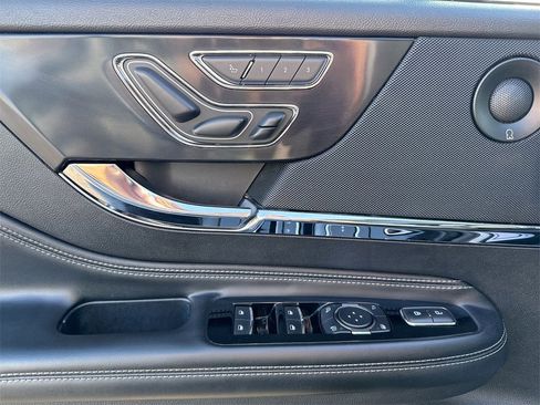 Used 2022 Lincoln Corsair Reserve w/ Equipment Group 201A image 22