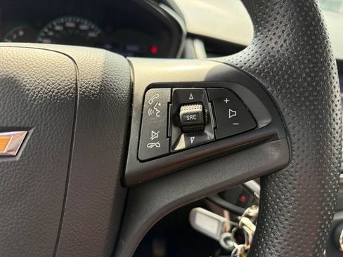 Used 2021 Chevrolet Trax LS FWD image 18
