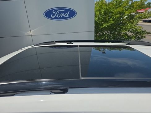 Used 2023 GMC Terrain AT4 w/ Tech Package AWD/4WD image 9