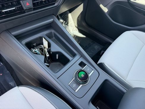 Certified 2025 Volkswagen Tiguan SE AWD/4WD image 20