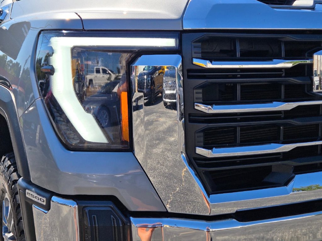Used 2024 GMC Sierra 2500 SLE w/ SLE Value Package; AWD/4WD image 2