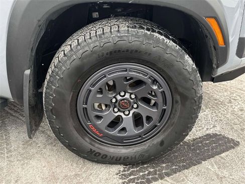 Used 2025 Nissan Frontier PRO-4X image 8