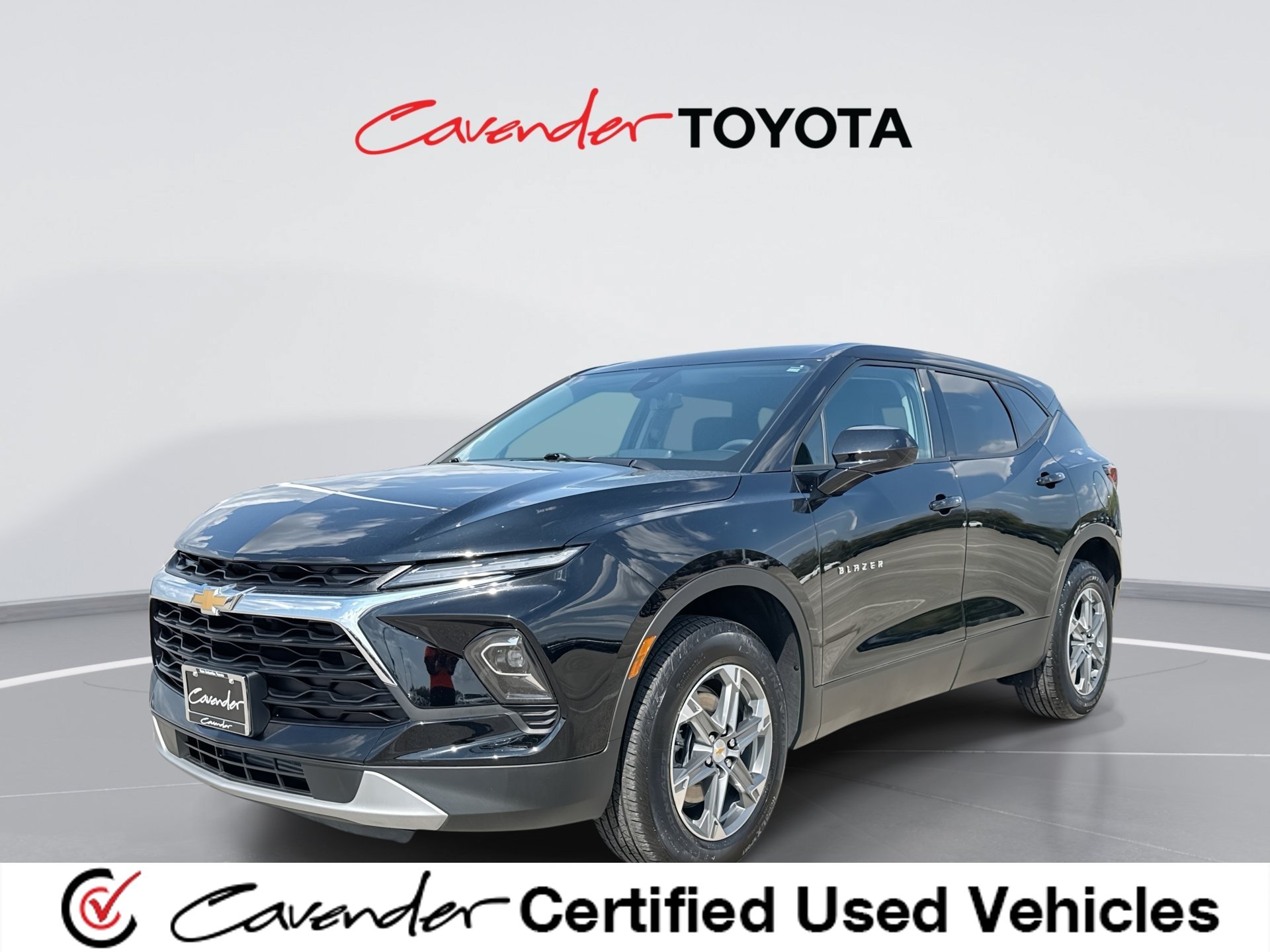 Used 2026 Chevrolet Blazer LT FWD image 1