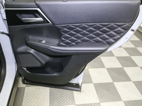 Used 2024 Mitsubishi Outlander 4WD Plug-In Hybrid image 26