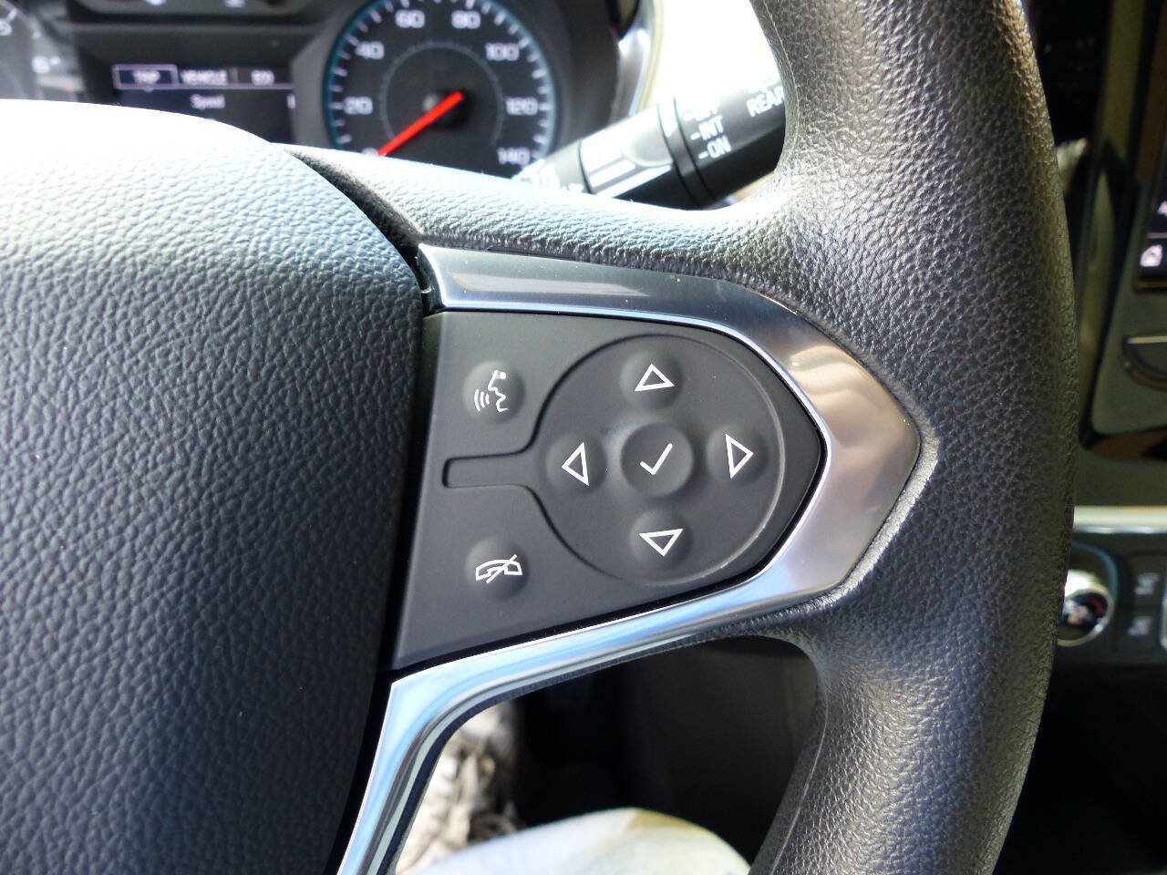 Used 2023 Chevrolet Traverse LS w/ Safety Package FWD image 24