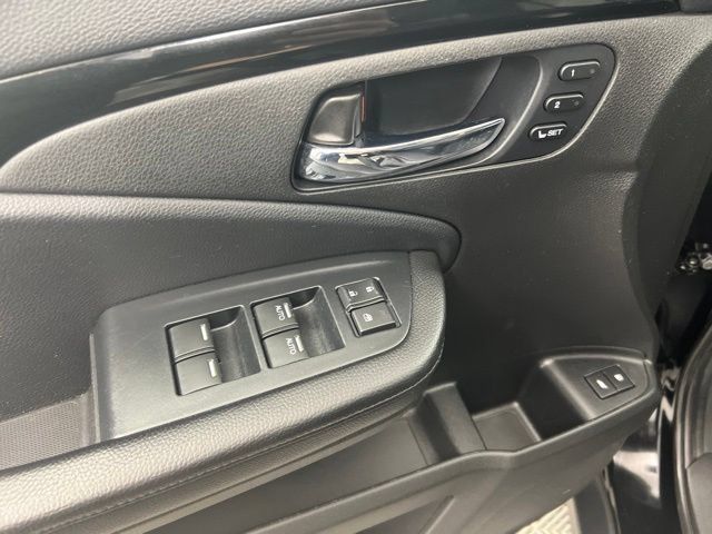 Used 2020 Honda Pilot Touring image 13