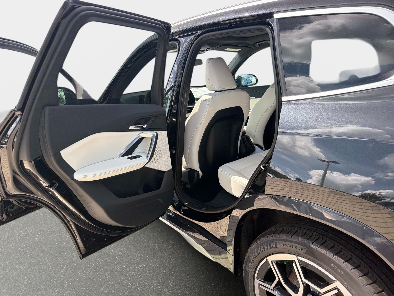 New 2026 BMW X1 xDrive28i w/ Convenience Package AWD/4WD image 13