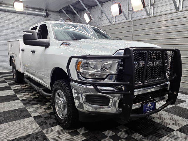 Used 2024 RAM 3500 Tradesman w/ Chrome Appearance Group AWD/4WD image 5