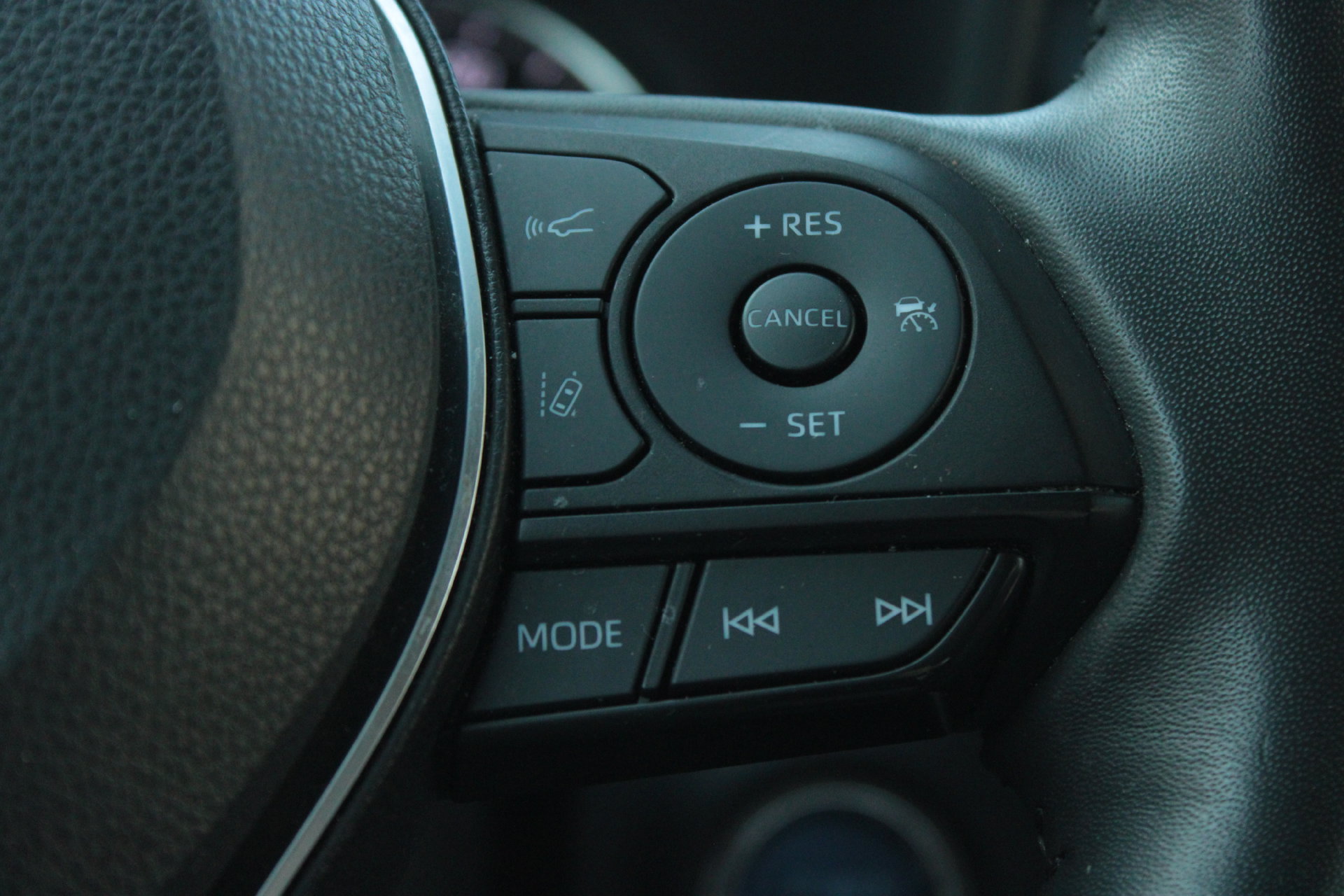 Used 2021 Toyota RAV4 XLE w/ Convenience Package AWD/4WD image 38