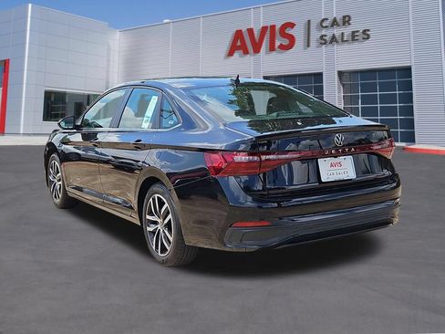 Used 2025 Volkswagen Jetta SE FWD image 9