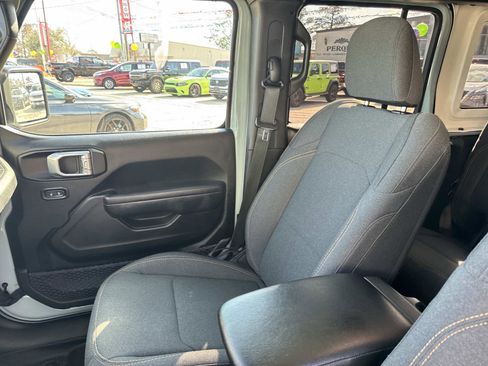 Used 2024 Jeep Wrangler Unlimited Sport image 15