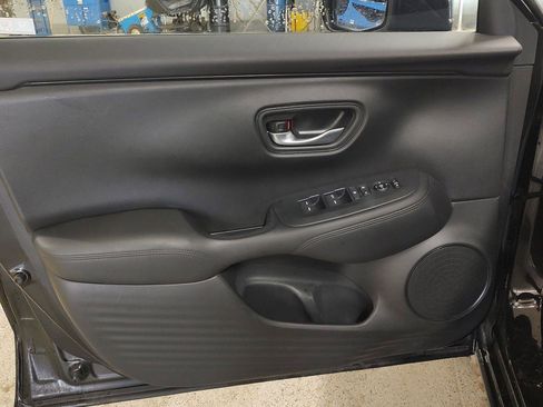 Used 2023 Honda HR-V LX image 16