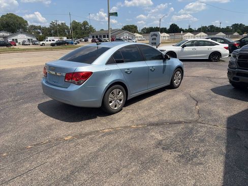 Used 2012 Chevrolet Cruze LS w/ Connectivity Package FWD image 4