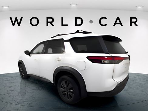 Used 2024 Nissan Pathfinder SV image 7