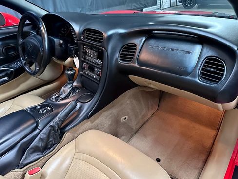 Used 1998 Chevrolet Corvette Convertible w/ Memory Pkg image 22