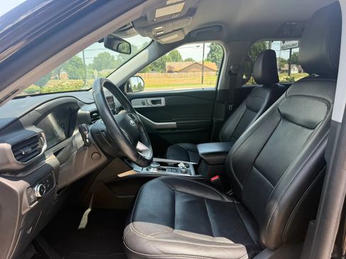 Used 2021 Ford Explorer Limited w/ Equipment Group 301A AWD/4WD image 10